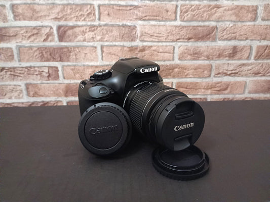 Canon EOS 1100D + Objetivo 18-55mm IS II + Extras