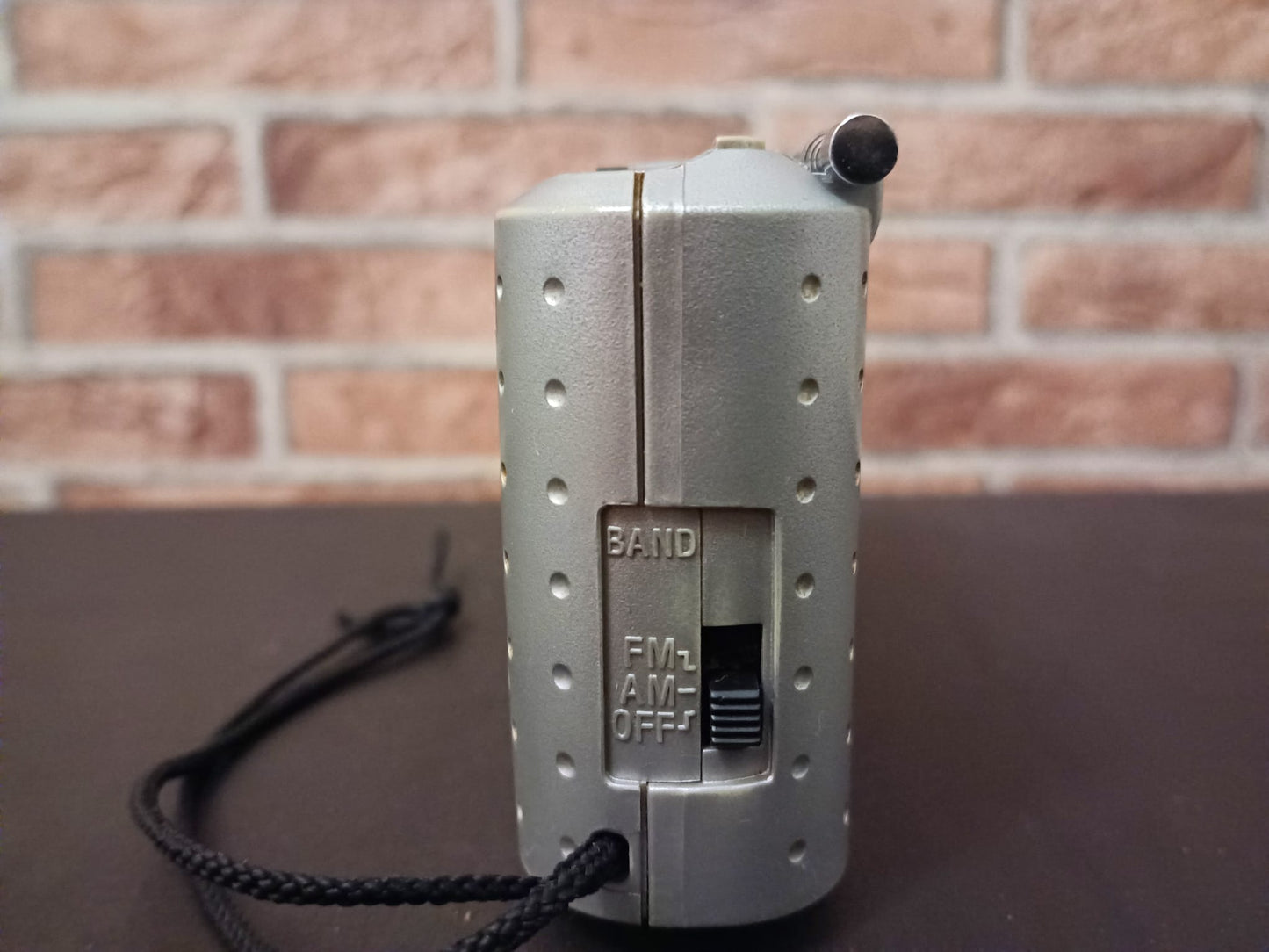 Radio Portátil Sony ICF-8 Gris – AM/FM – Vintage Funcional (1990)
