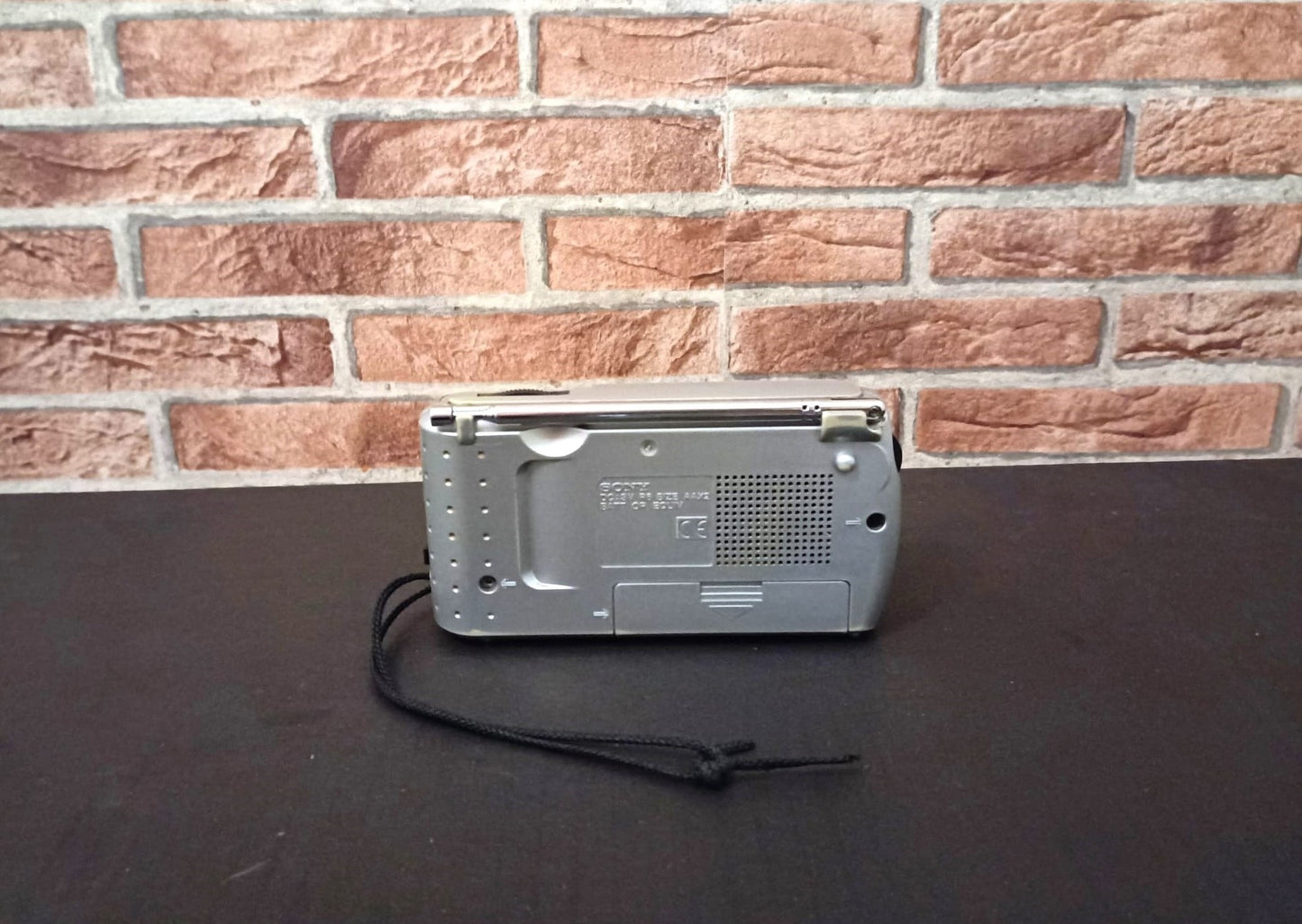 Radio Portátil Sony ICF-8 Gris – AM/FM – Vintage Funcional (1990)