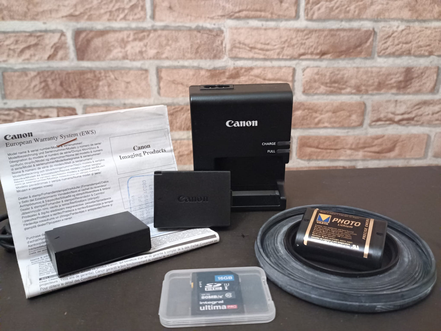 Canon EOS 1100D + Objetivo 18-55mm IS II + Extras