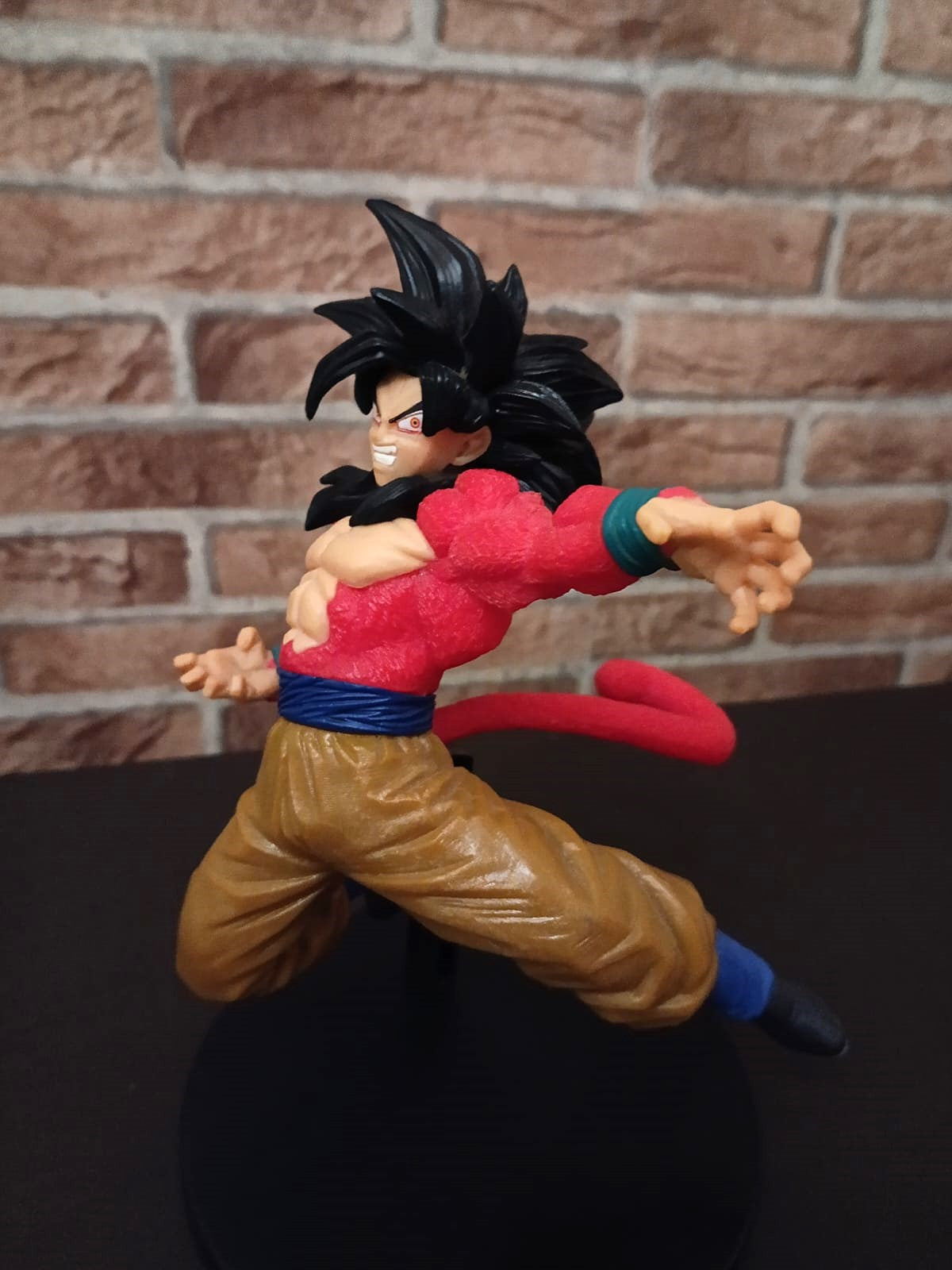 Goku SSJ 4 BANPRESTO